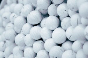 A pile of the best golf balls for beginners